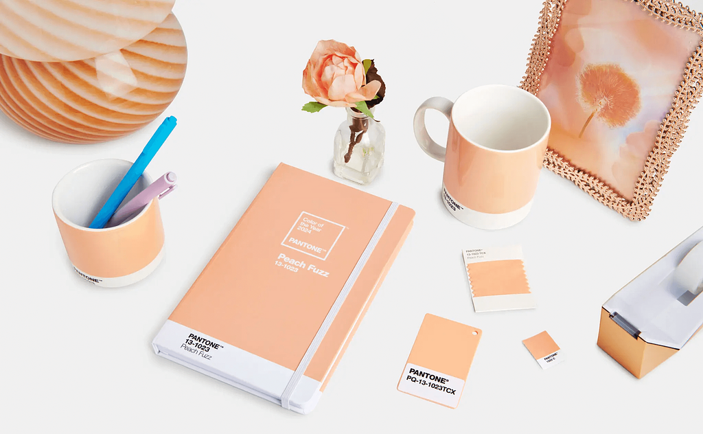 Peach Fuzz, farba roka 2024. Zdroj: Pantone